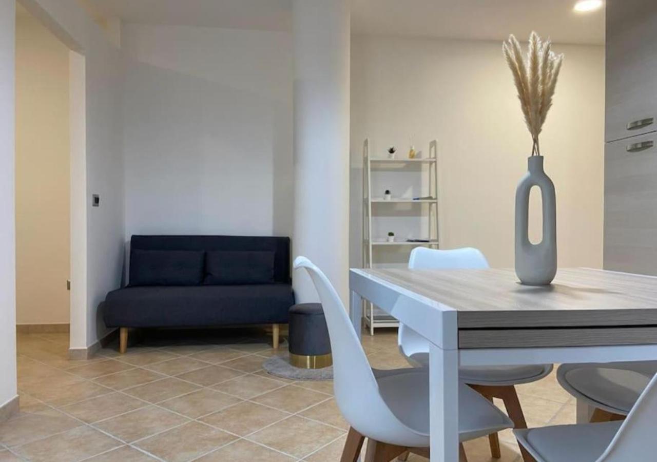 Loft Comodo Ed Elegante • Wi-Fi E Colazione Sanluri Kültér fotó