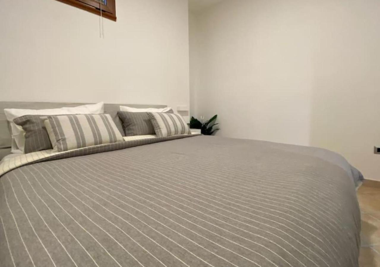 Loft Comodo Ed Elegante • Wi-Fi E Colazione Sanluri Kültér fotó